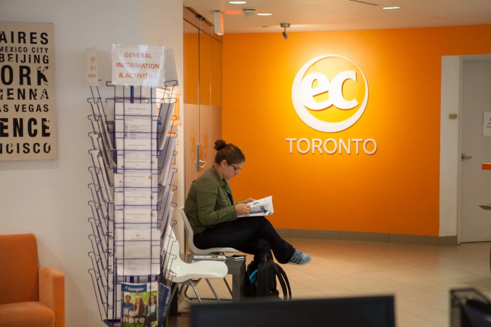 معهد إي سي لتعليم اللغة